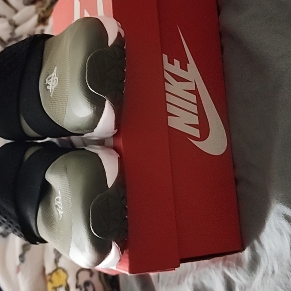 NIKE Hurricane 7y/9 womans - Picture 4 of 8